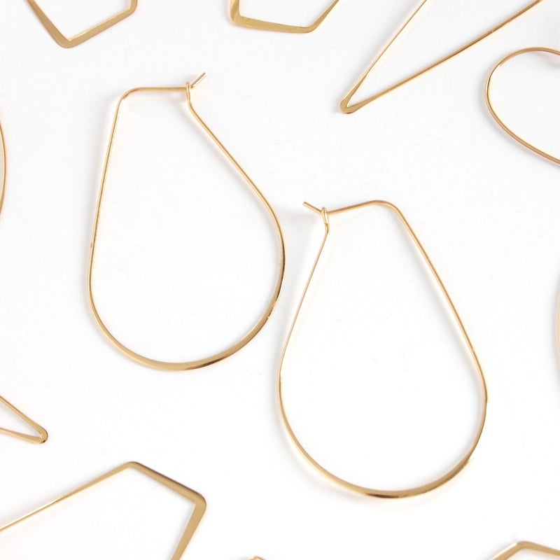 Humble Chic NY أقراط ذهبية رفيعة على شكل حلقة للنساء - أقراط خيط ذهبية للنساء، أقراط مطلية بالذهب عيار 18 قيراط، أقراط ذهبية على شكل حلقة بيضاوية، أقراط ذهبية على شكل دمعة للنساء، أقراط ذهبية متدلية للنساء - Image 3