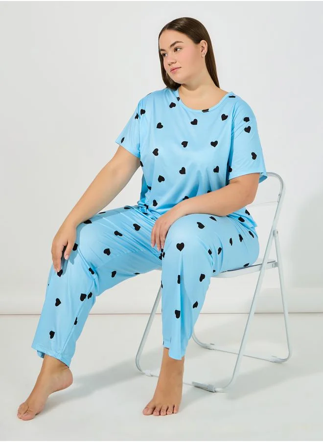 Styli Plus Size Heart Print T-Shirt & Pyjama Set