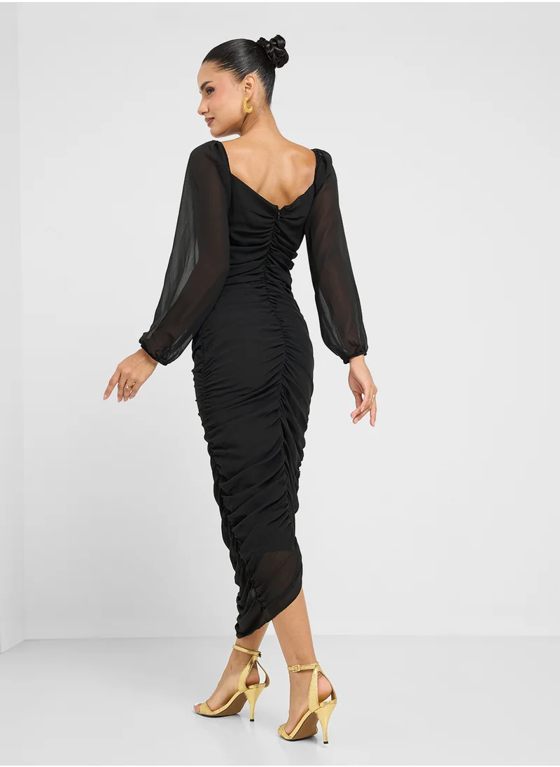 جينجر Scoop Neck Ruched Bodycon Dress