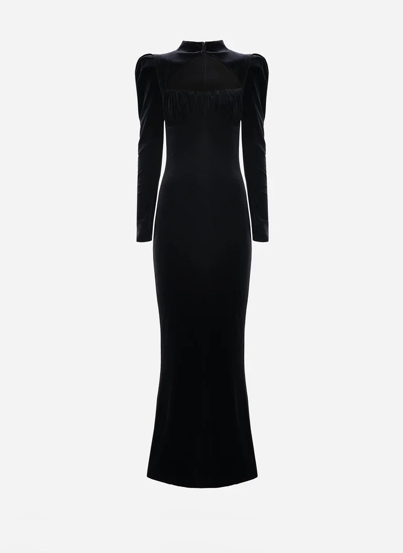 ليتشي فستان ماكسي مخملي مع دانتيل على الصدر