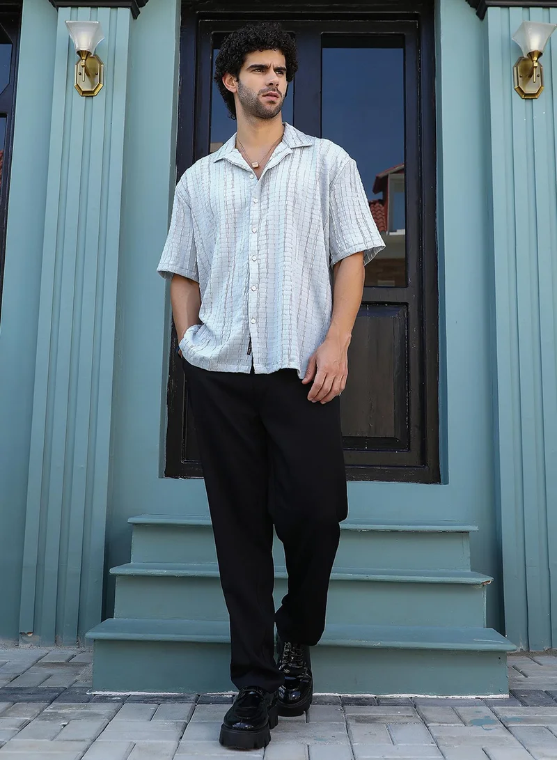 كامبوس سوترا Campus Sutra Men's Cloud Grey Crumble-Revival Oversized Shirt For Casual Wear | Cuban Collar | Short Regular Sleeves | Button Closure | Oversized Shirt Crafted With Comfort Fit For Everyday Wear