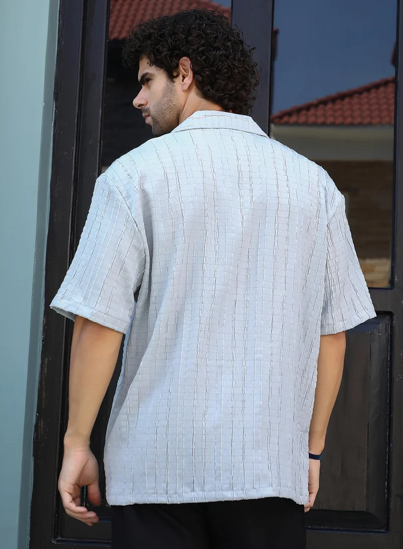 كامبوس سوترا Campus Sutra Men's Cloud Grey Crumble-Revival Oversized Shirt For Casual Wear | Cuban Collar | Short Regular Sleeves | Button Closure | Oversized Shirt Crafted With Comfort Fit For Everyday Wear