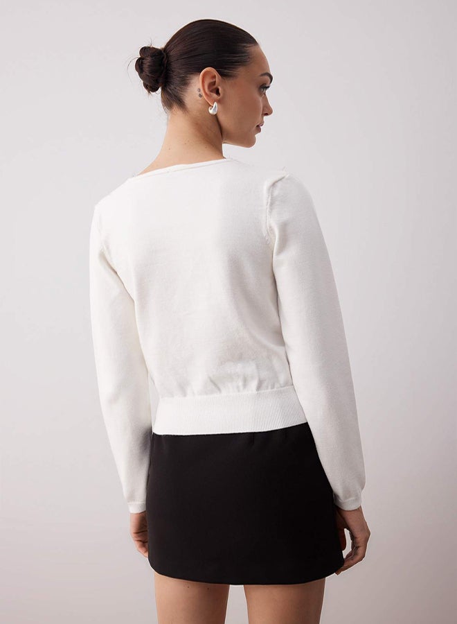 trendyol Ecru Crop Lace Garnish V-Neck Premium/Special Yarn Fitted/Body Hugging Knitwear Cardigan - Image 4