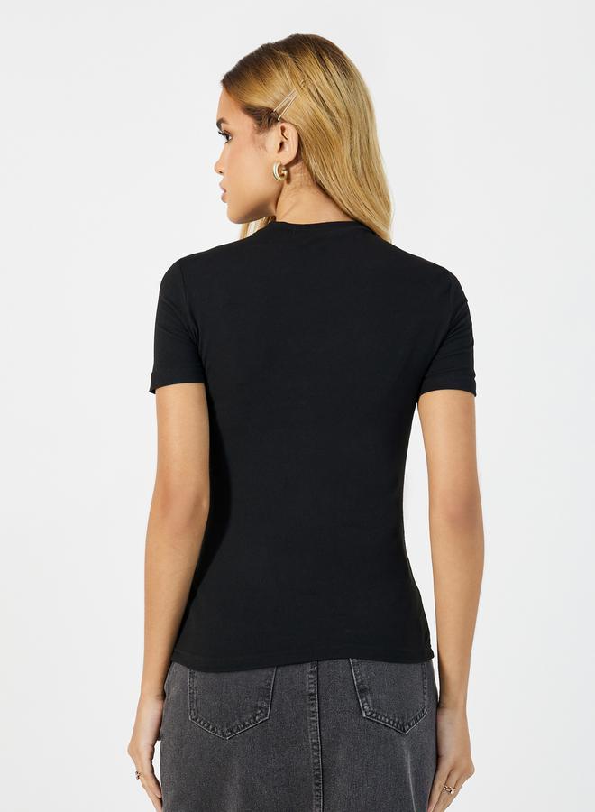 Styli Solid Short Sleeves Round Neck Fitted T-Shirt  - Image 4