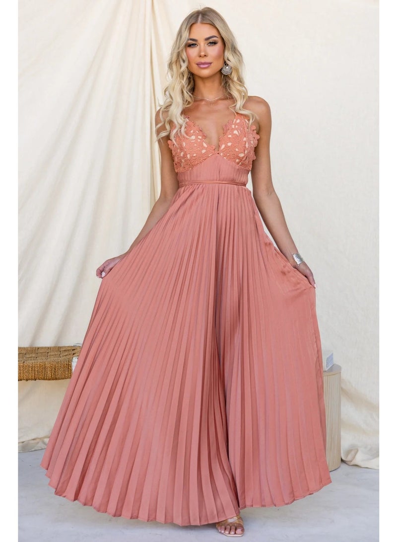 Summer Style Women's Fashion And Elegant Lace Patchwork Large Hem Strap Dress - Image 1