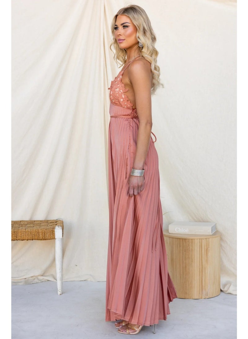 Summer Style Women's Fashion And Elegant Lace Patchwork Large Hem Strap Dress - Image 2