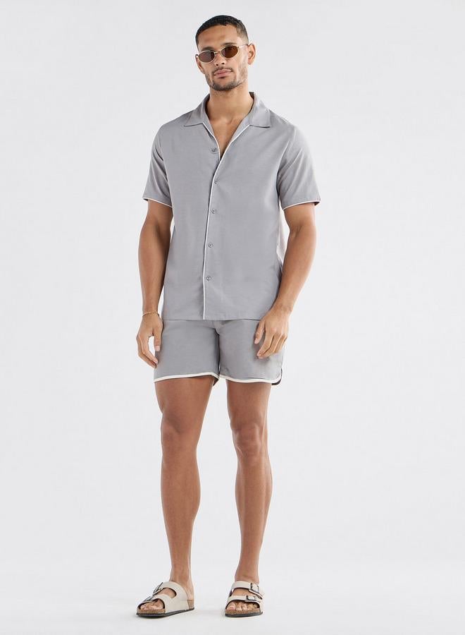 سبلاش فيڤ شورت سادة بجيوب وتفاصيل خيوط بارزة - Image 2