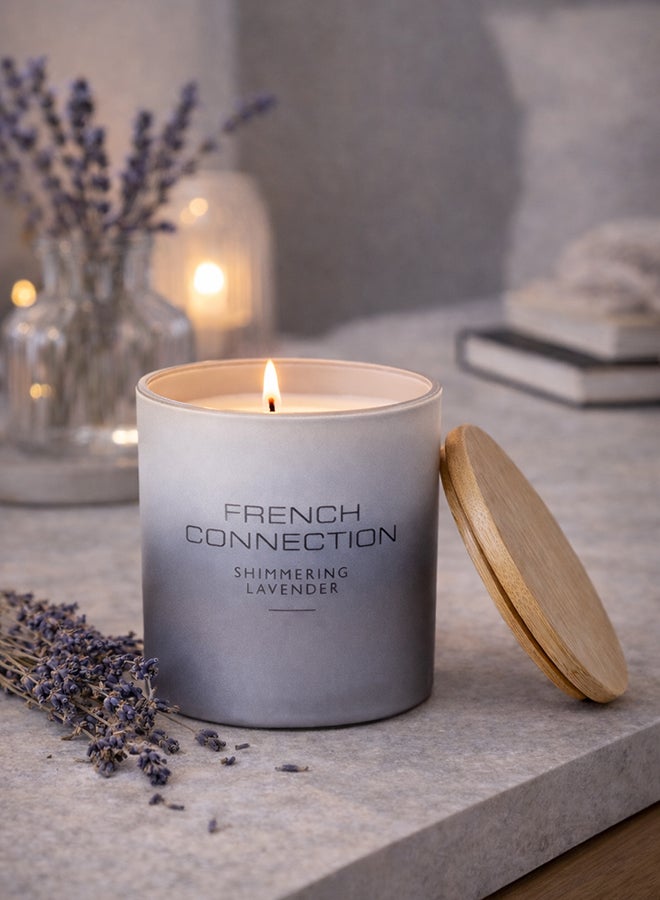 French Connection شمعة في جرة معطرة باللافندر - 200 جرام، 1 فتيلة مع غطاء خشبي | مدة الاحتراق - 37 ساعة | مجموعة أومبري | مثالية للهدايا، ديكور المنزل، الحفلات وعطر الغرف | مثالية لديكور غرفة المعيشة والمكتب - Image 1