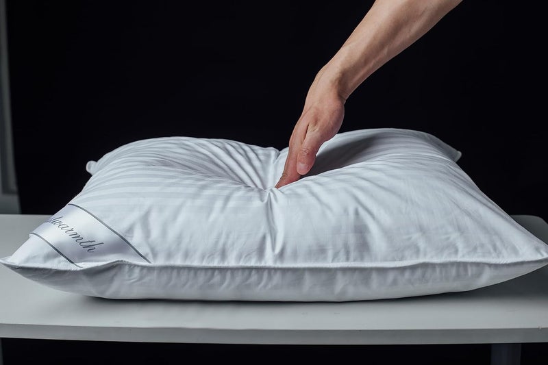 Eastwarmth وسادة ناعمة من زغب وريش الإوز، وسادة واحدة، ��طن 100%، وسادة سرير داعمة، لون أبيض مخطط، مقاس قياسي 20x26 بوصة. - Image 3