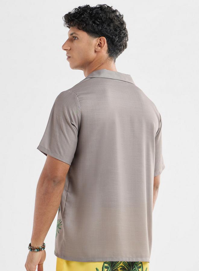 سبلاش فيڤ قميص بطبعات جرافيك وياقة كامب وأكمام قصيرة - Image 3