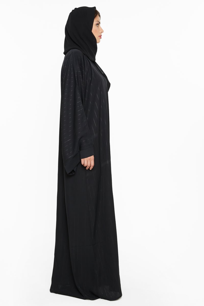 النخبة عباءة أنيقة بتفاصيل خطوط لامعة - Image 2