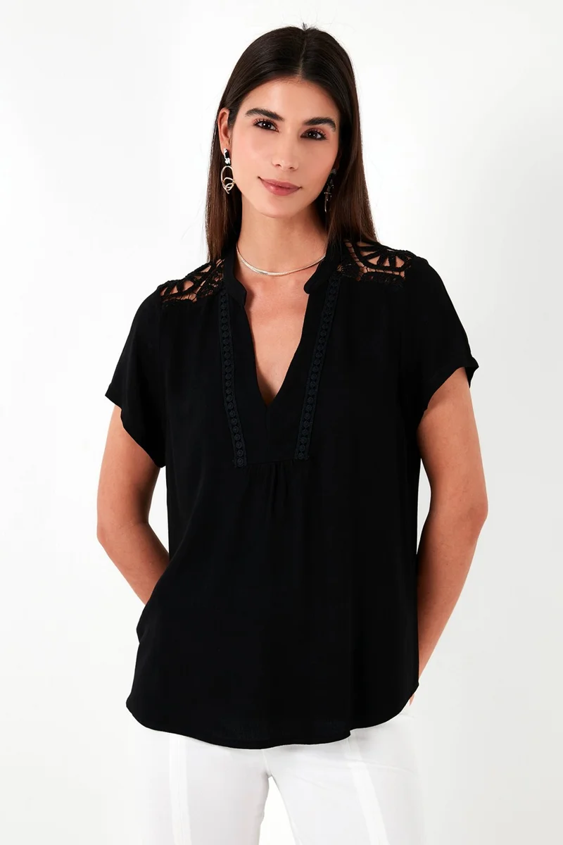 Lela Guipure Detailed 100% Cotton Regular Fit V-Neck Blouse Women's Blouse 611BZ0286