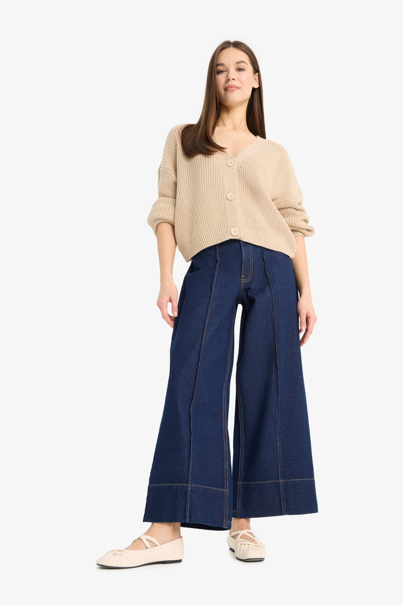 ديفاكتو كارديجان قصة عادية بياقة V - Image 2