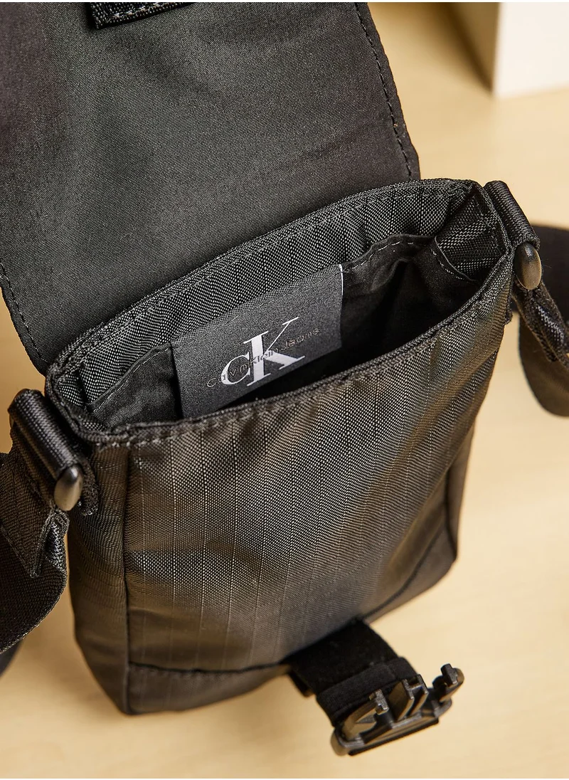 CALVIN KLEIN Metaforms Phone Cb W/ Dangle