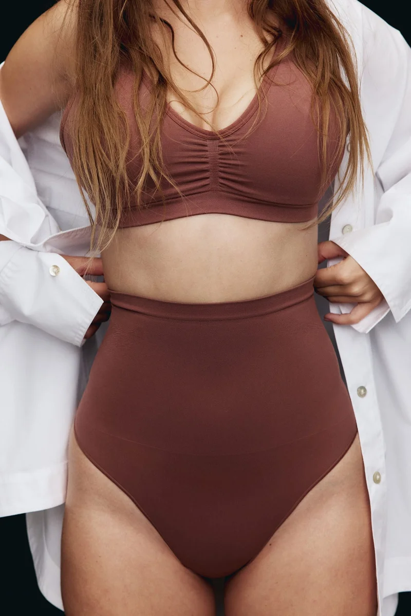 اتش اند ام سروال ثونغ ضيق محبوك من نسيج مرن