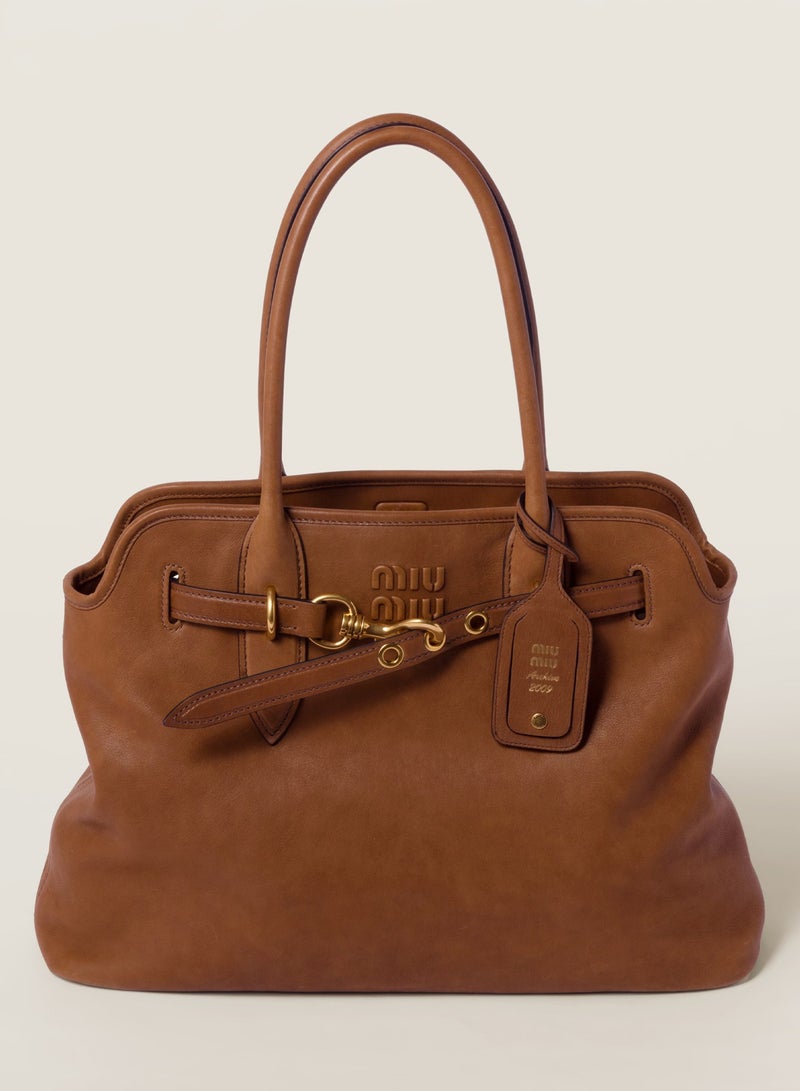 مياو مياو حقيبة ميو أفينتور من جلد النابا، حقيبة توت نسائية، حقيبة كتف نسائية، حقيبة يد نسائية، حقيبة كروس نسائية، حقيبة سفر نسائية، بني فاتح - 40 سم - Image 1
