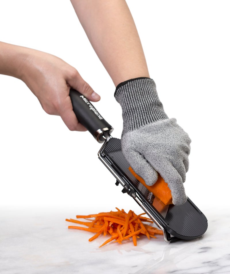 Microplane Cut Resistant Glove Keep Hands Safe in The Kitchen, One Size (Pack of 1) (Original) - Image 4