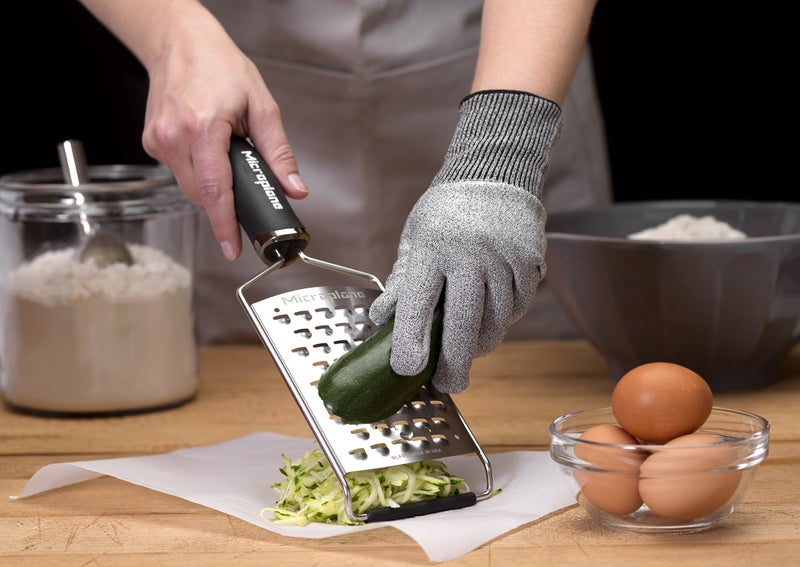 Microplane Cut Resistant Glove Keep Hands Safe in The Kitchen, One Size (Pack of 1) (Original) - Image 3