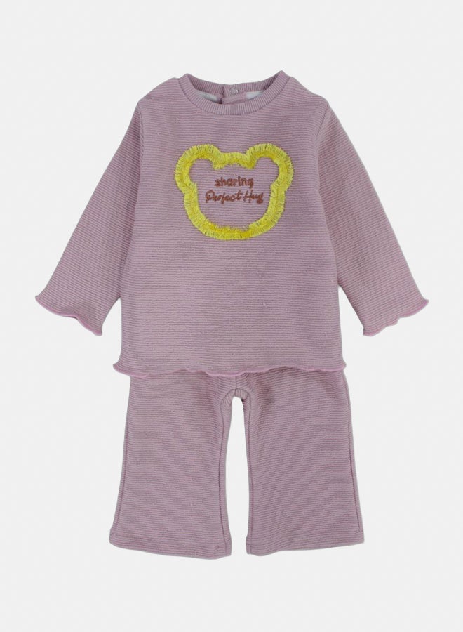 بمبيلو طقم قطعتين قطني للبنات الصغار – وردي باهت مع تصميم "شارك العناق المثالي" - Image 1