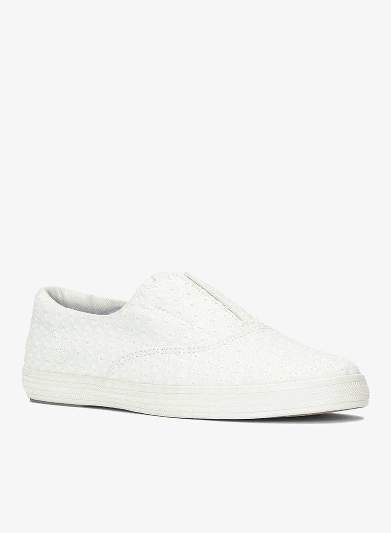 Keds حذاء كيدز النسائي تشامبيون كانفاس سليب أون - حذاء كاجوال كلاسيكي بدون أربطة أبيض - Image 2