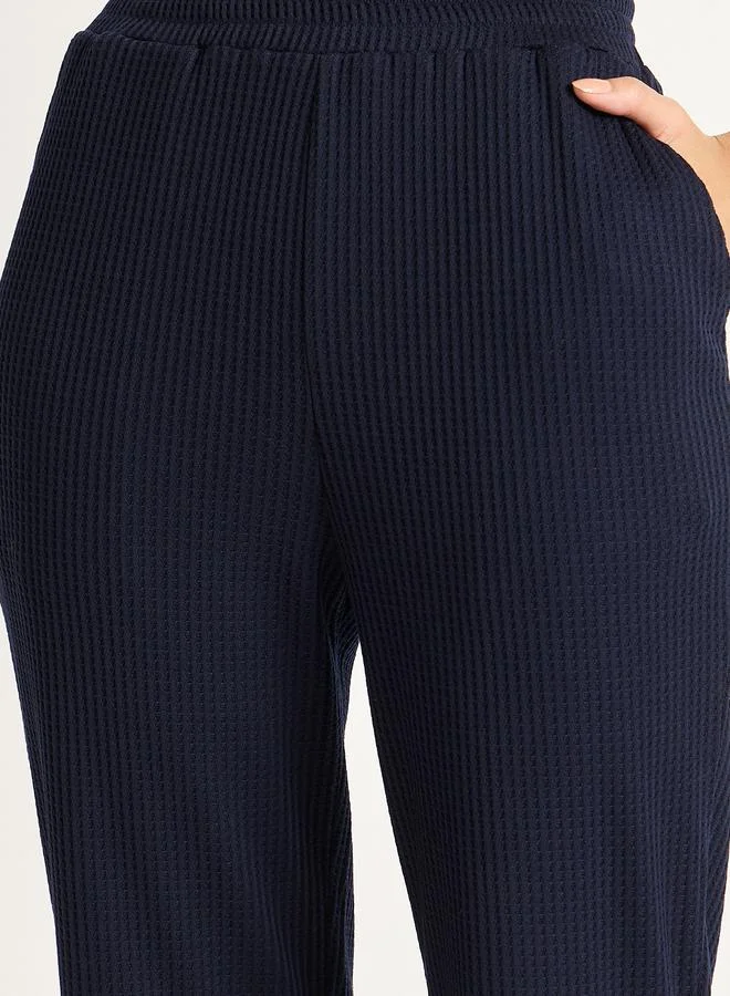 فيميلا طقم هودي محبوك بنقشة وافل بلون كحلي مع جوغر