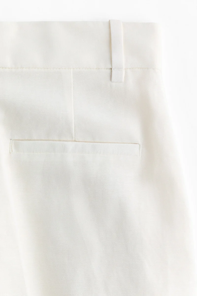 اتش اند ام شورت مفصل من مزيج الكتان