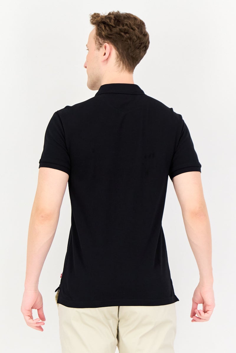 Levi's تي شيرت بولو بأكمام قصيرة للرجال بتصميم عادي مع شعار مطرز، أسود - Image 4