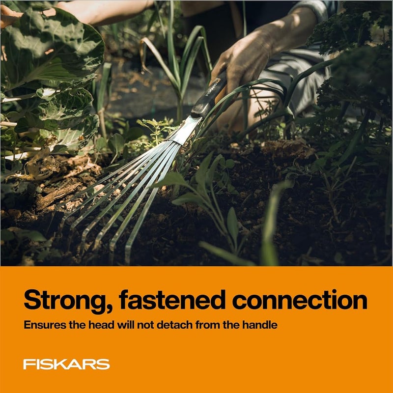 فيسكارس 1 Fiskars Xact مشط يدوي، أداة حديقة يدوية شديدة التحمل بمقبض مريح وفتحة تعليق للتخزين، رأس وأسنان من الفولاذ المقاوم للصدأ، مثالي للعناية بحوض زراعة مرتفع - Image 2