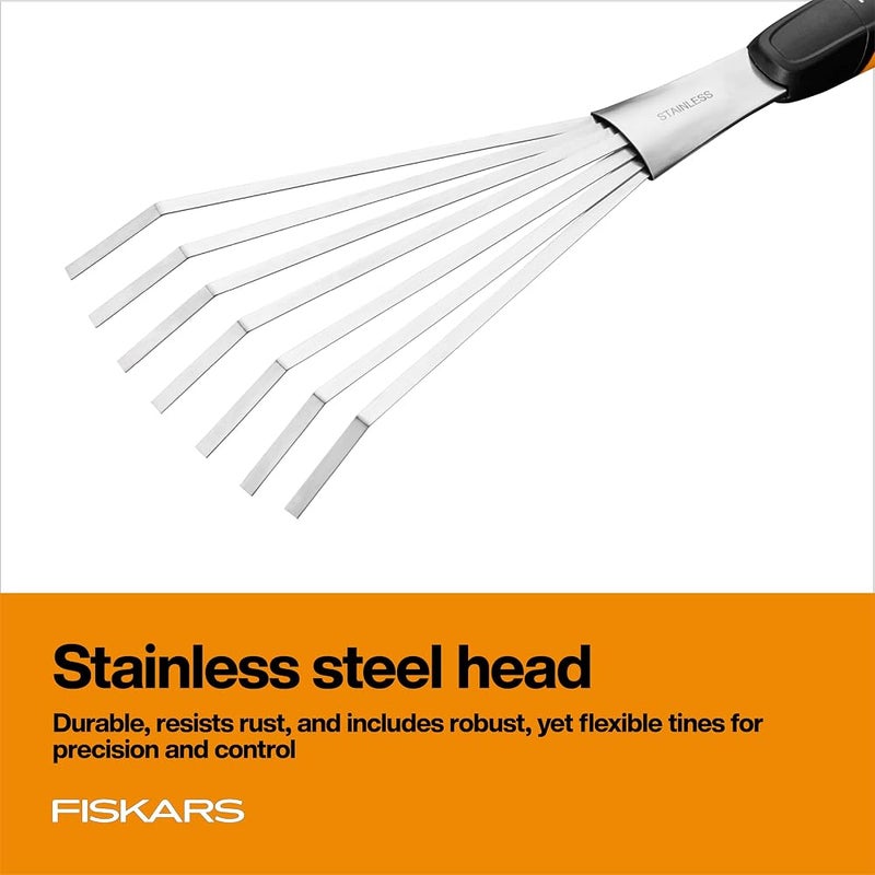 فيسكارس 1 Fiskars Xact مشط يدوي، أداة حديقة يدوية شديدة التحمل بمقبض مريح وفتحة تعليق للتخزين، رأس وأسنان من الفولاذ المقاوم للصدأ، مثالي للعناية بحوض زراعة مرتفع - Image 3