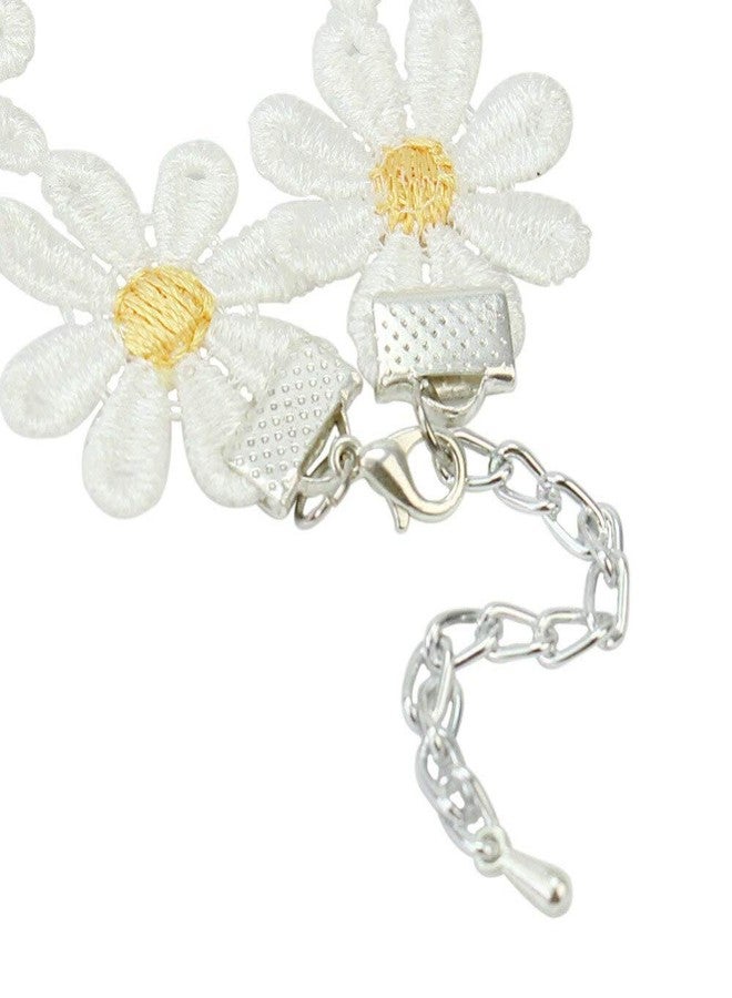 آرت أتاك قلادة شوكر بتصميم زهرة الأقحوان من Art Attack Driving Miss، مثالية لحفلات المهرجانات، مزينة بزهور الأقحوان البوهيمية، مناسبة للشعر الأبيض والأصفر. - Image 3