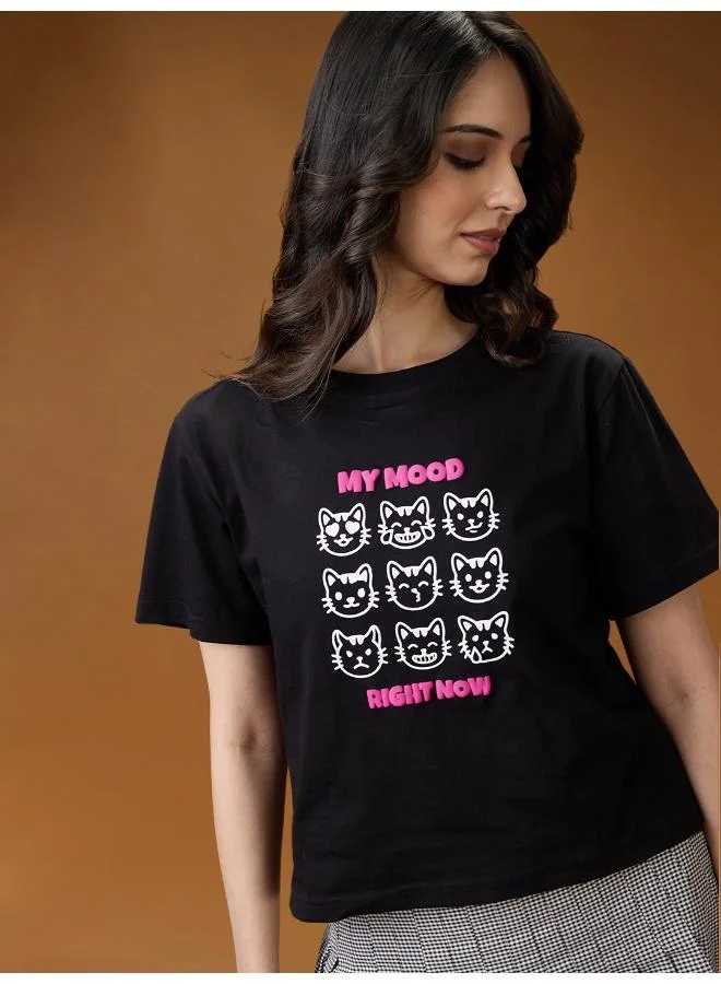 جلو باص تيشيرت نسائي قطن أسود بطبعة جرافيك بياقة دائرية وأكمام قصيرة بقصة واسعة