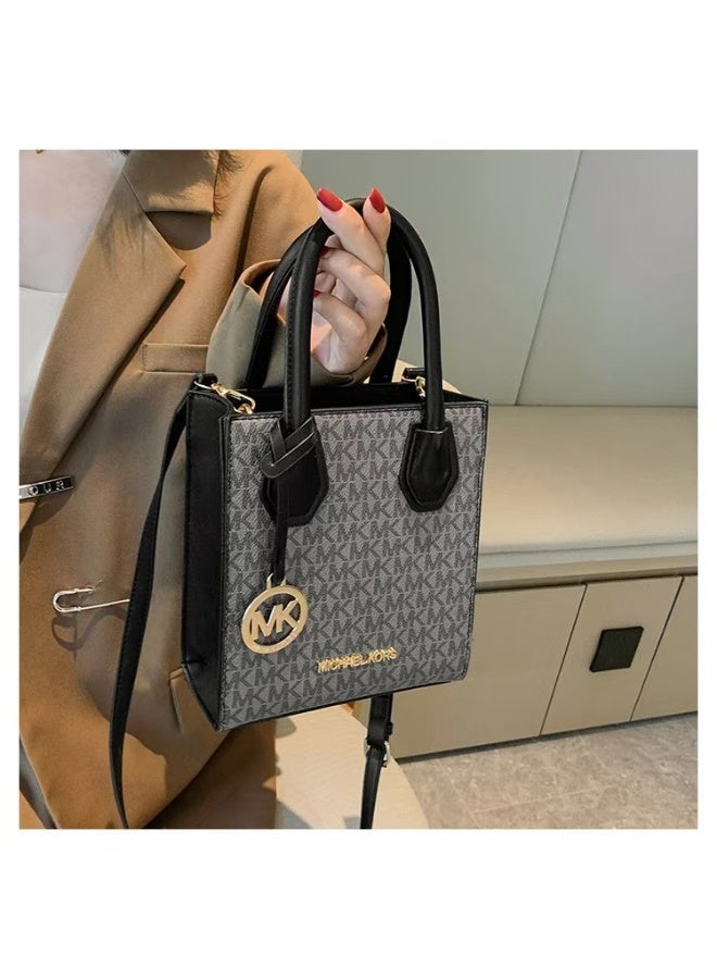 MK classic bag, can be converted into a crossbody bag, suitable for holding camera lenses. Classic themed design - Image 1