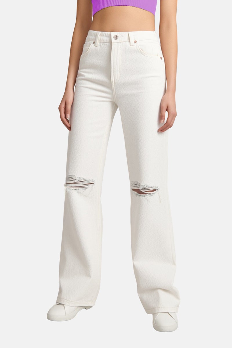 Bershka جينز نسائي بقصة عادية ممزق غير قابل للتمدد، أبيض - Image 1