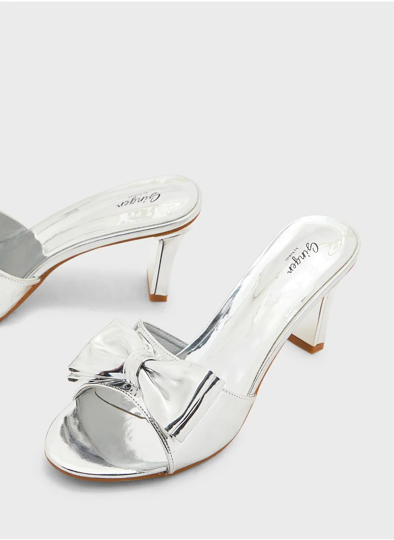 جينجر Oversized Bow Mule Heel Sandal