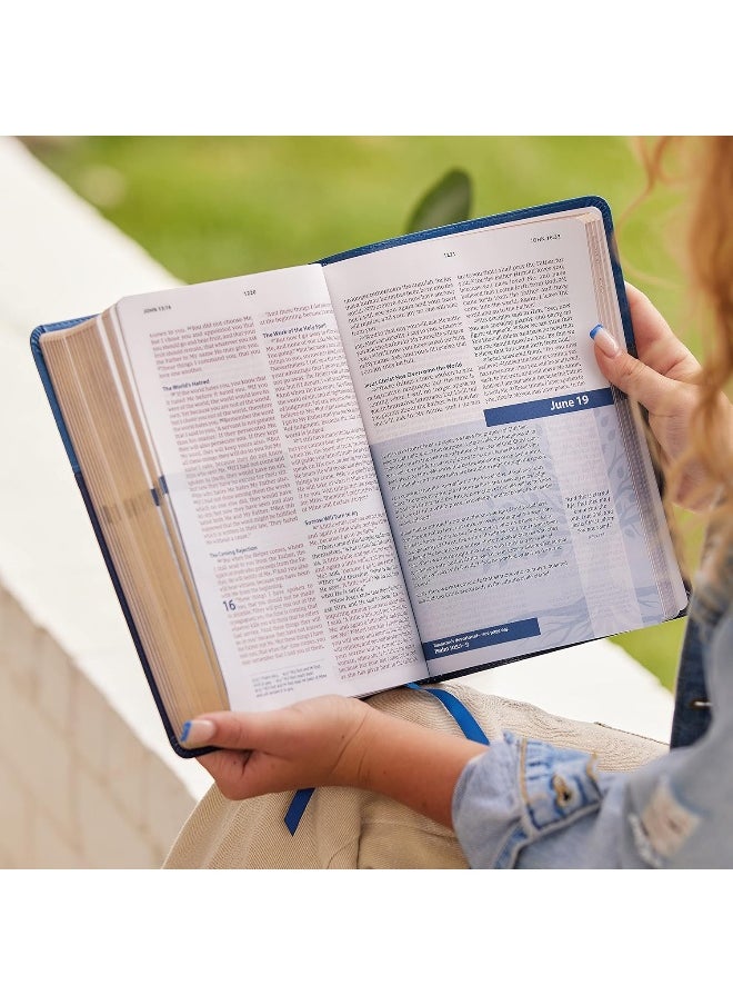 null - NKJV, Matthew Henry Daily Devotional Bible, Hardcover, Red Letter, Comfort Print: 366 Daily Devotions by Matthew Henry - Image 1
