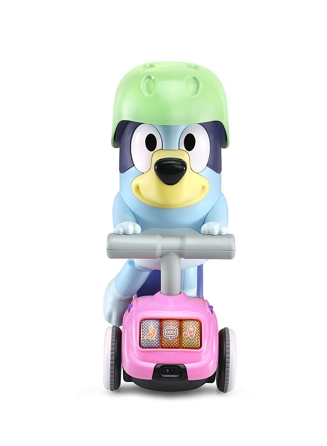 vtech سكوتر بلوي الأزرق | ارتدِ خوذتك - حان وقت اللعب والاستكشاف مع سكوتر بلوي | لعبة تفاعلية للأطفال مع موسيقى وأصوات وعبارات من البرنامج التلفزيوني، تعليمية | هدية مثالية للأطفال من 3، 4، 5 سنوات وما فوق - Image 3