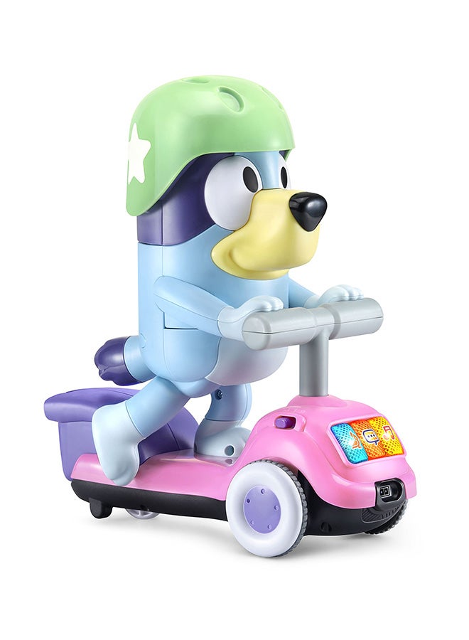 vtech سكوتر بلوي الأزرق | ارتدِ خوذتك - حان وقت اللعب والاستكشاف مع سكوتر بلوي | لعبة تفاعلية للأطفال مع موسيقى وأصوات وعبارات من البرنامج التلفزيوني، تعليمية | هدية مثالية للأطفال من 3، 4، 5 سنوات وما فوق - Image 2