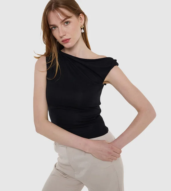 BCBG BCBG Fashion Top With Sleeve Element