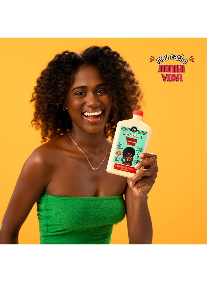 Lola from Rio شامبو مرطب للشعر المجعد بزيت جوز الهند وزيت الجوجوبا - ينظف بلطف دون إزالة الزيوت الطبيعية، يرطب ويعزز نمط التجعيد (250 مل) - Image 4