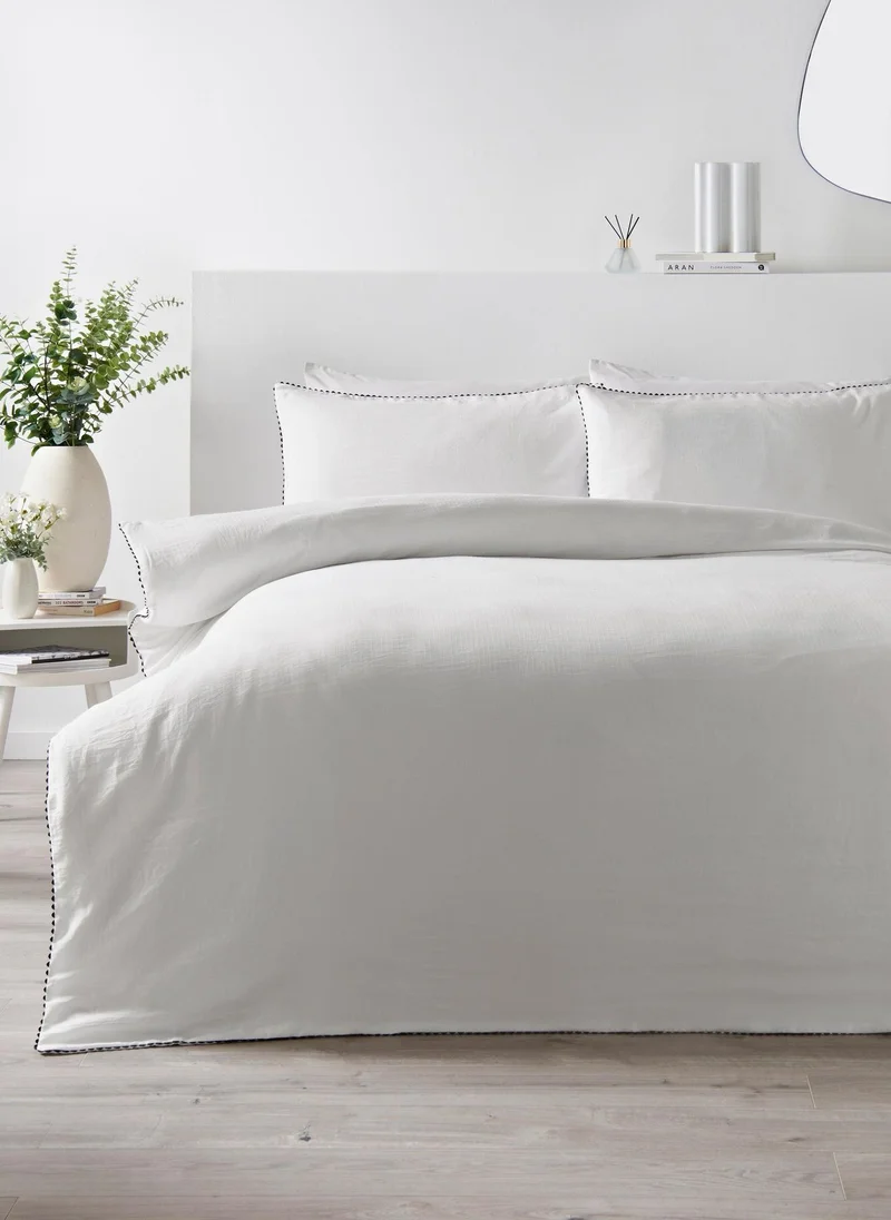 Matalan White Jacquard Scallop Duvet Set