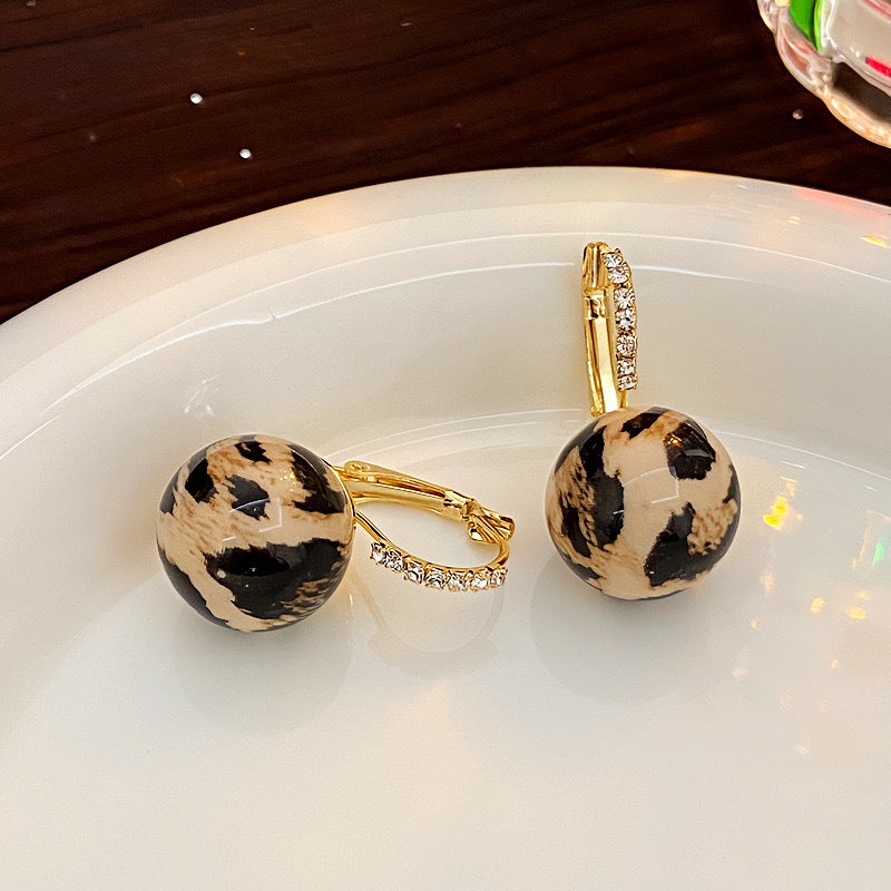 Maillardleopard Slip-On Ball Stud Earrings Simple Vintage Color Blocking Unique Resin Ball Ear Studs Hong Kong Style Earrings-light brown leopard print