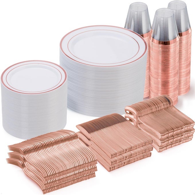 600 PIECES ROSE GOLD DISPOSABLE PLATES FOR 100 GUESTS PLASTIC PLATES FOR PARTY WEDDING DINNERWARE SET OF 100 DINNER PLATES 100 SALAD PLATES 100 SPOONS 100 FORKS 100 KNIVES 100 CUPS