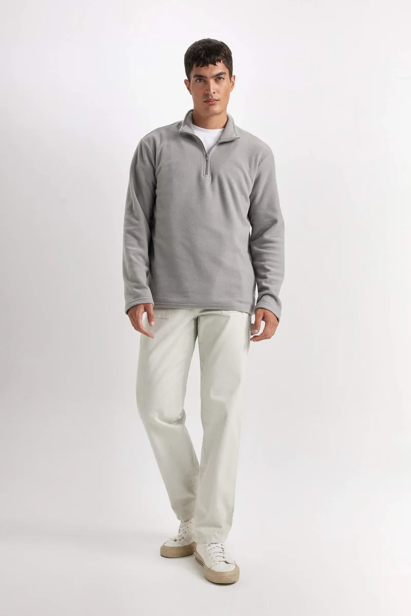ديفاكتو Regular Fit Long Sleeve Sweatshirt