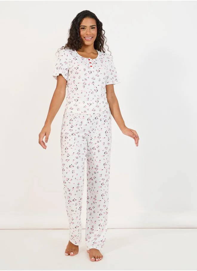 Styli All-Over Floral Print T-Shirt & Pyjama Set