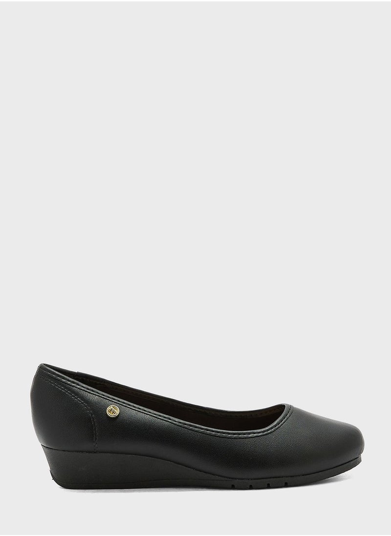 MOLECA - Hattie Close Toe Mid Heel Pumps - Image 1