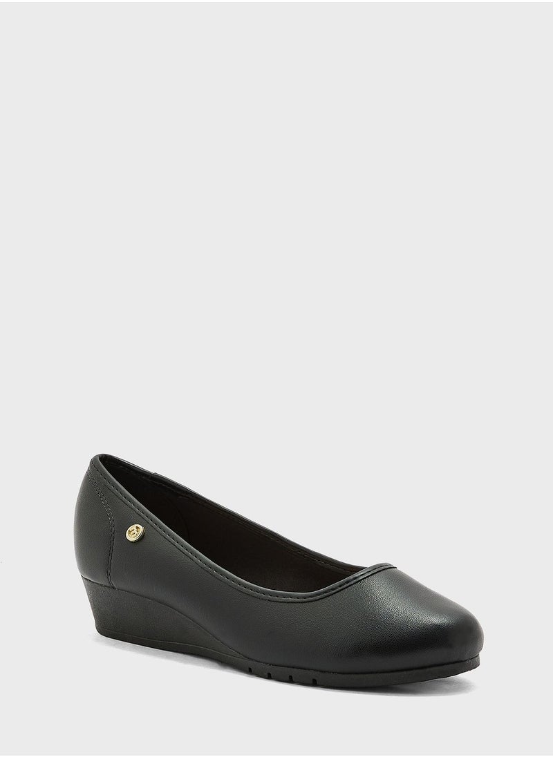 MOLECA - Hattie Close Toe Mid Heel Pumps - Image 1
