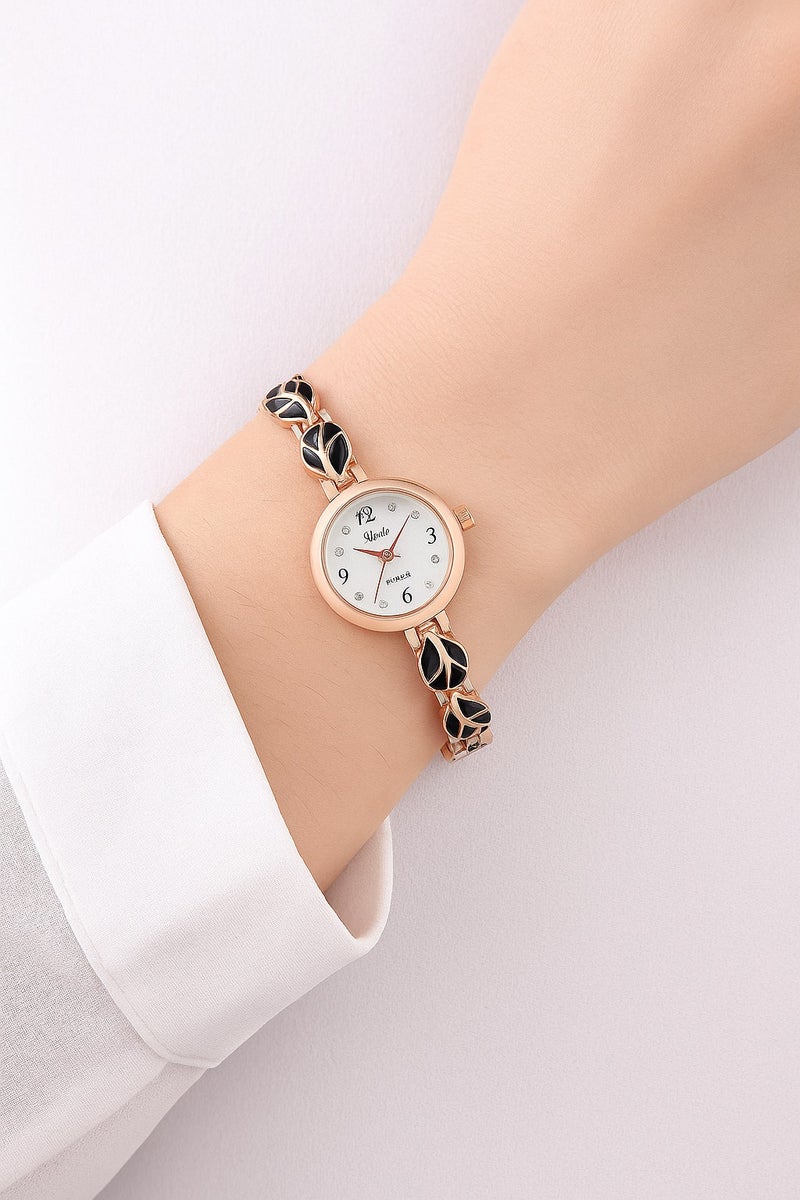 جي دبليو ساعة يد نسائية أنيقة بلون ذهبي وردي ونقوش أوراق سوداء، بتصميم فاخر وعصري - Image 3