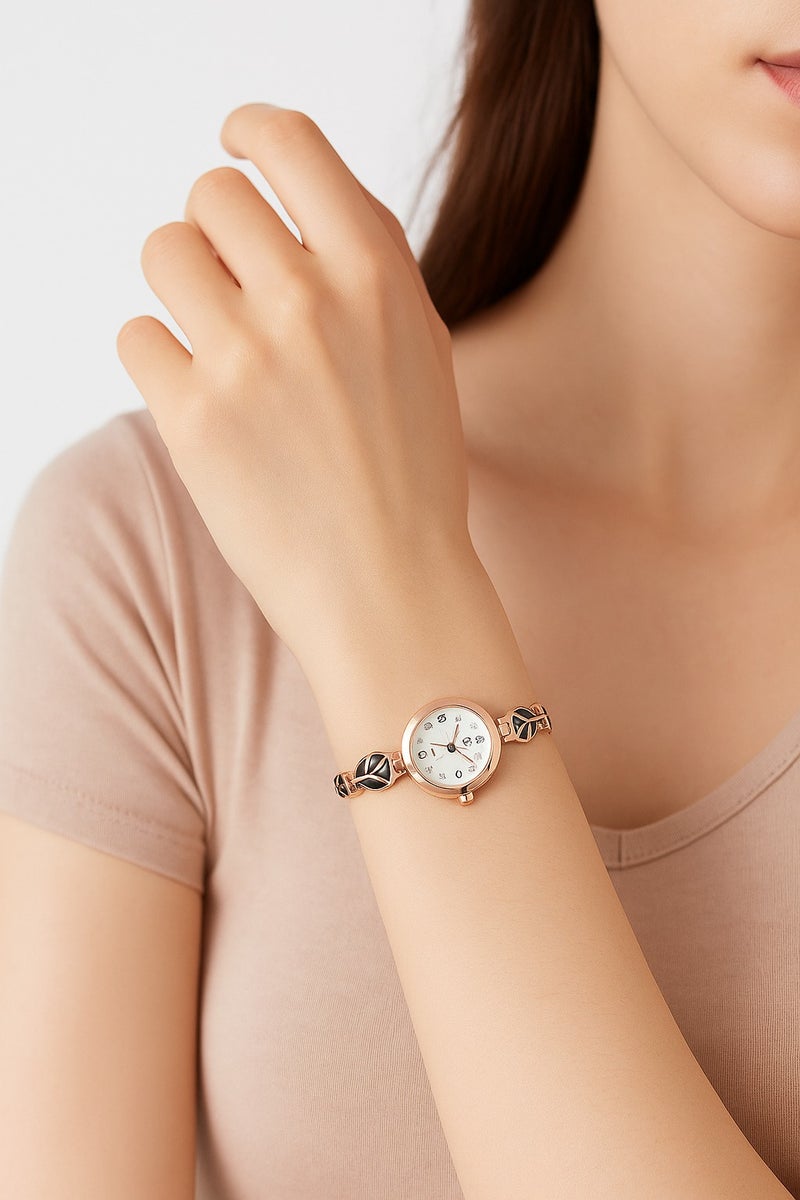 جي دبليو ساعة يد نسائية أنيقة بلون ذهبي وردي ونقوش أوراق سوداء، بتصميم فاخر وعصري - Image 4