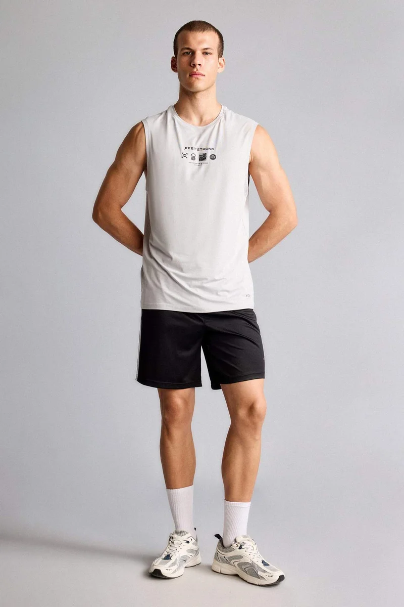 ديفاكتو Standard Fit Short Leg Shorts