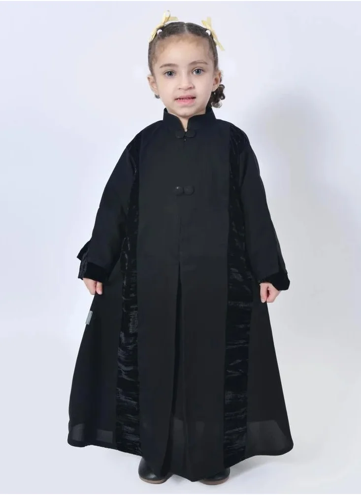 lamha abaya Black girls abaya with zip closure from the top with velvet fabric overlap